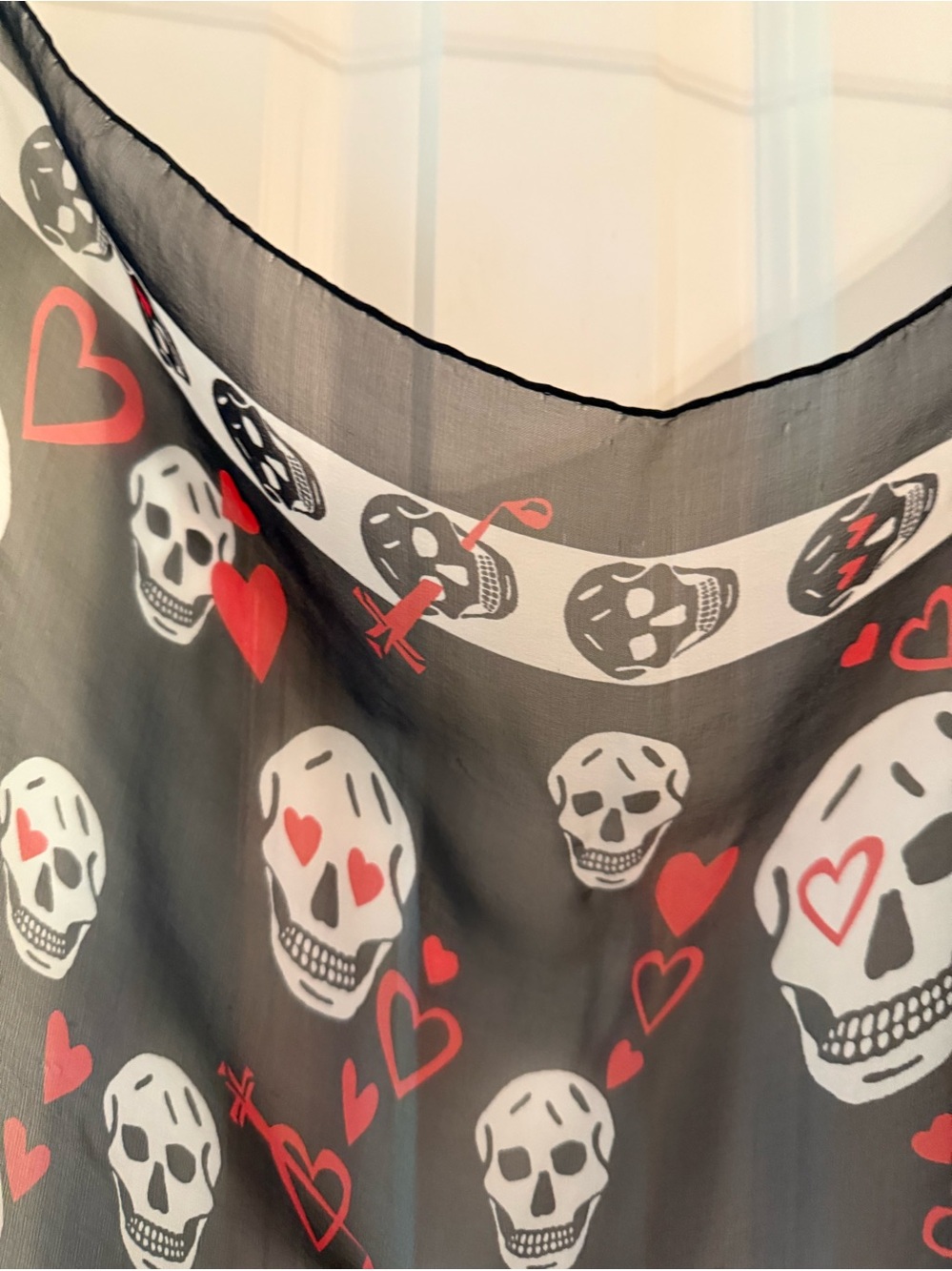 Gorgeous Alexander McQueen logo chiffon silk scarf - Picture 12 of 13